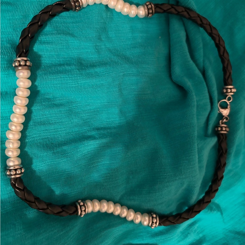 Elegant Black and White Pearl Necklace